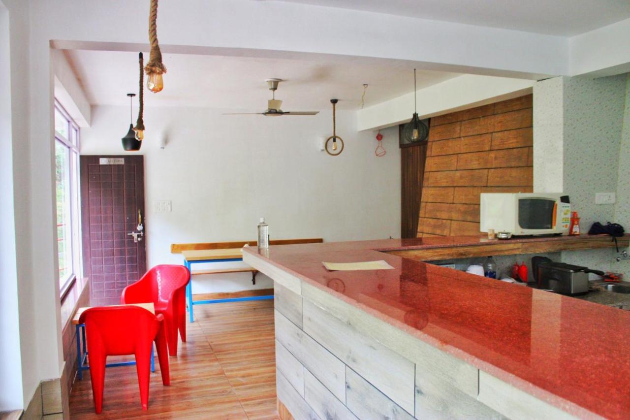 The Stream Side Hostel Массури Экстерьер фото